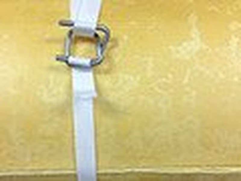 Хомут полипропиленовый с пряжкой для скорлупы 530х60